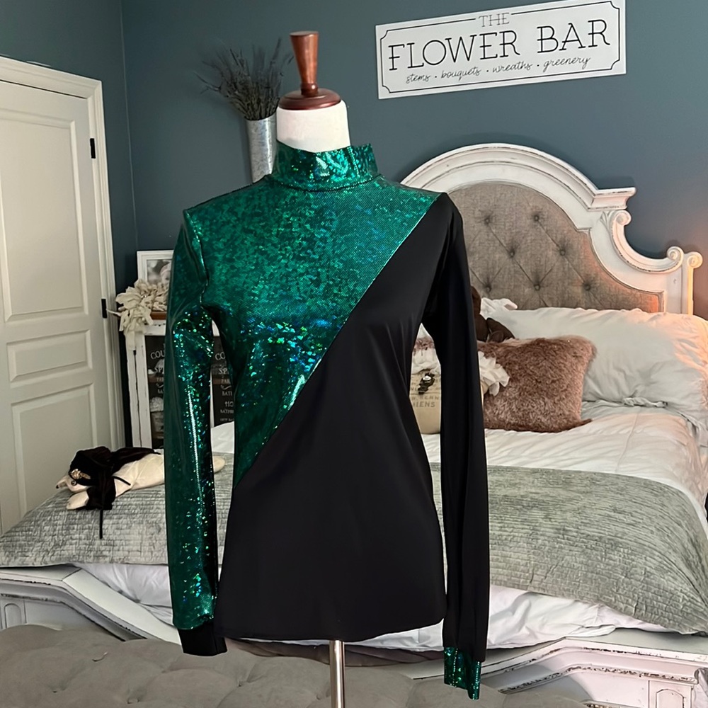 Queen contestant or rodeo top!